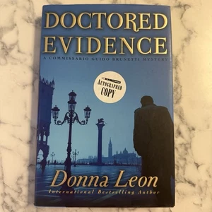 Doctored Evidence Donna Leon Signed 1st Edition HC 2004 Guido Brunetti Mystery - Picture 1 of 9