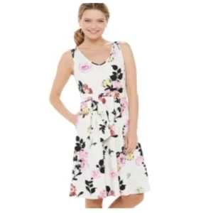 Apt. Vestido midi floral blanco 9 PS Fit & Flare sin mangas pequeño usado en excelente estado - Imagen 1 de 13