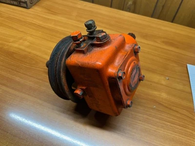 Cortacésped de vientre Kubota RC48-62H - caja de cambios y polea Foto 1 de 3