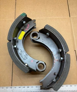 MCI/Maron/Rockwell Bolted Brake Shoes 93-4228-00081, 4228-6, 0113991 - Picture 1 of 9