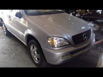 Puerta delantera pasajero 163 tipo ML500 compatible con 00-05 MERCEDES CLASE ML 584040 Foto 1 de 4