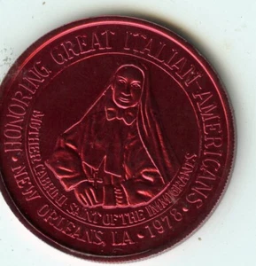 Mardi Gras Doubloon Italiano American Marching Club 1978 rojo aluminio - Imagen 1 de 2