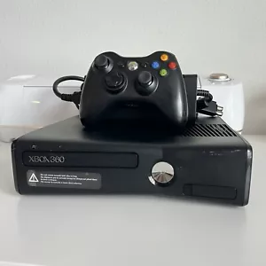 Pacchetto console Xbox 360 250gb con alimentazione, controller (joystick nuovi) testato - Foto 1 di 6