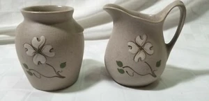 Lot of Two PIGEON FORGE POTTERY Vase & Creamer Pitcher DOGWOOD FLOWERS B5 - Bild 1 von 10