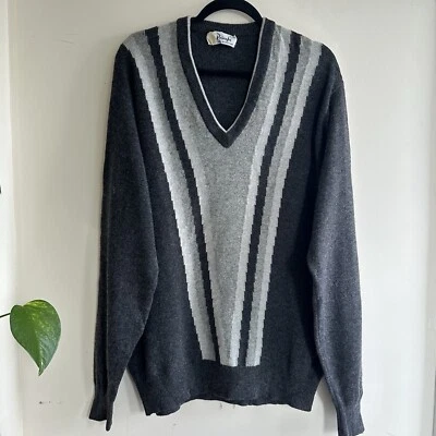 Suéter Jersey Vintage Pringle Escocia Lana de Cordero L 44" Cuello en V Rayas Gris Golf Foto 1 de 4