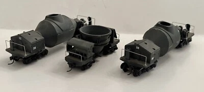 HO Scale 3 Buil Cars Industrial  - Image 1 of 4