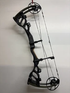 Bowtech Carbon One - Right Hand - 70lbs - 25.5"-30.5" - Black/OD Green - Custom - Picture 1 of 4
