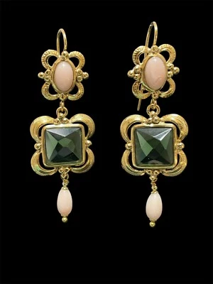 Orecchini artigianali realizzati in corallo rosa e quarzo verde con argento - Immagine 1 di 4