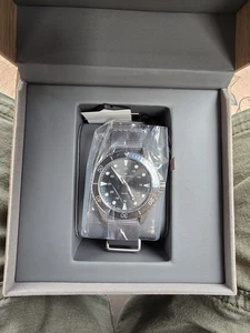 Hamilton Men's Scuba Quartz Watch Khaki Navy 37mm H82211181 - Picture 1 of 2