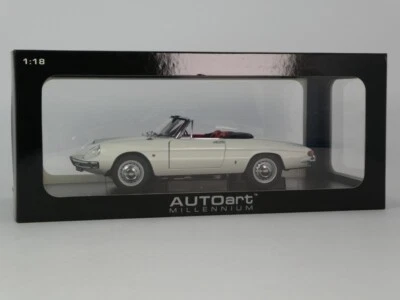 Autoart Alfa Romeo 1600 Duetto Spider white 1966 1/18 70136 - Immagine 1 di 4