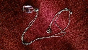 Collana con ciondolo rosa attraente con catenina - Foto 1 di 1