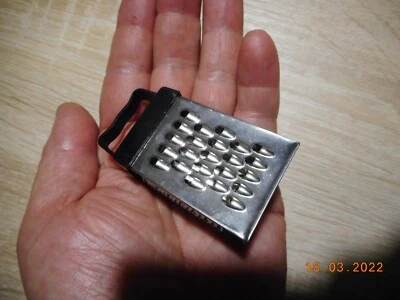 MINI VIERKANTREIBE 6,5 cm Muskatreibe Minireibe Käsereibe Reibe - Bild 1 von 4
