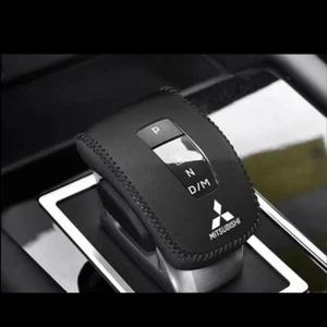 Cubierta protectora de perillas de cambio de engranajes de cuero negro para Mitsubishi Outlander 2022-2024 - Imagen 1 de 6