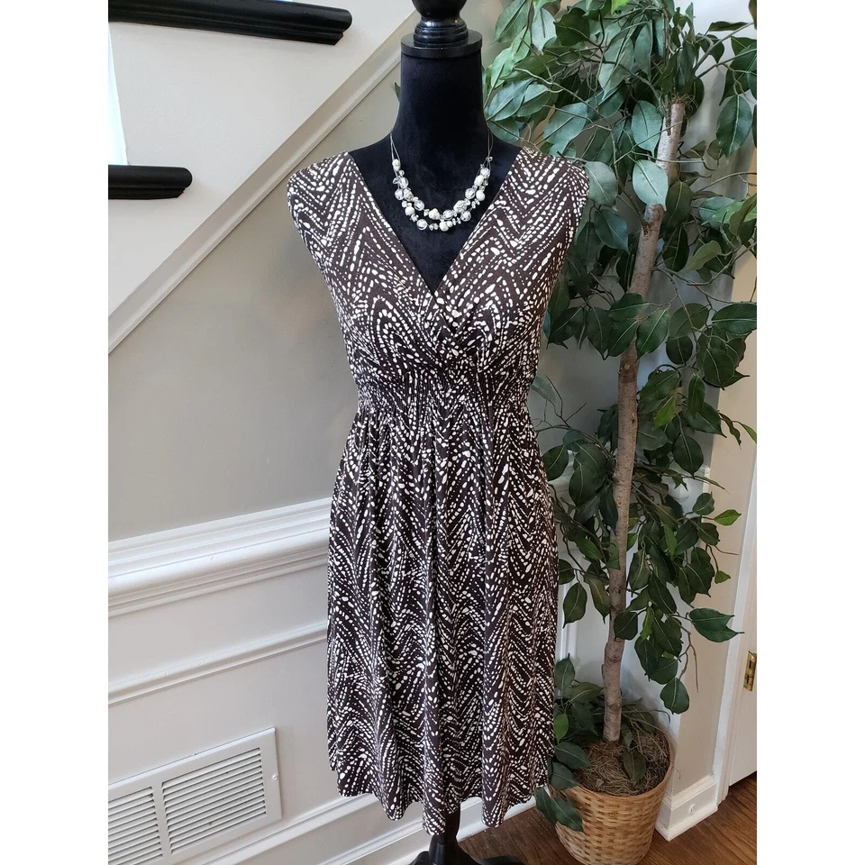 Vestido Vaina Kenneth Cole Para Mujer Mediano Negro Blanco Geo Estampado Calado Plisado Foto 1 de 4