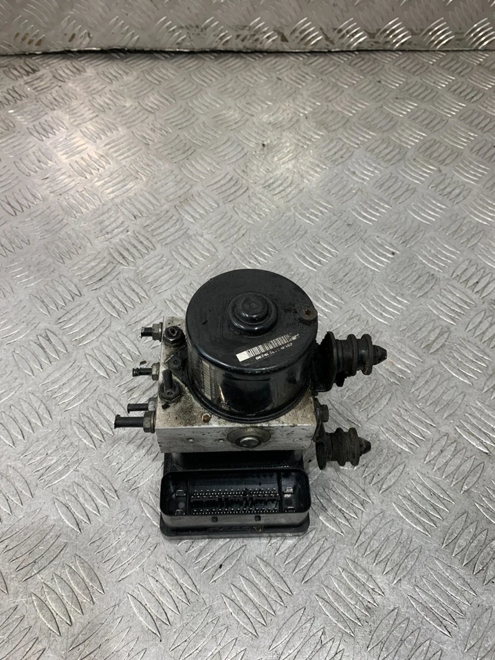 Volkswagen Golf MK5 2006 módulo de control de bomba ABS 1K0907379AC #2 Foto 1 de 4