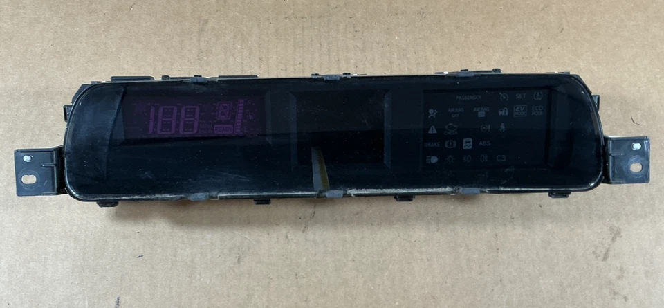 2014 丰田普锐斯C速度计仪表组83800-5CN61原始设备制造商 — 第 1/4 张图片