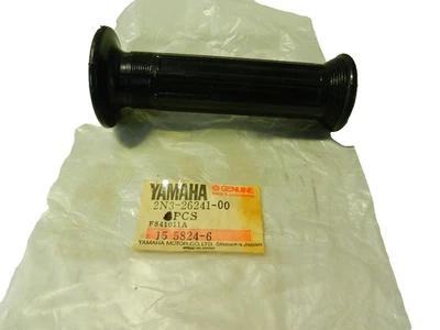 Empuñadura Yamaha negra 86-90 BW80 79-83 MX100 83-05 PW80 80-81YZ60 2N3-26241-00 NUEVA DE STOCK Foto 1 de 3