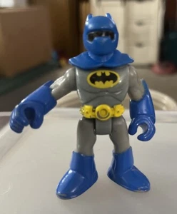 Fisher-Price Imaginext Batman Clásico Azul Gris Traje con Casco Figura de 3 - Imagen 1 de 4