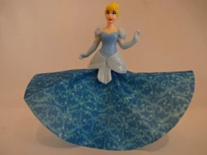 Sammelfigur / Disney Princess - Cinderella mit blauem Kleid - 60 mm groß - Bild 1 von 1