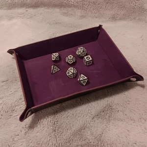 Dungeons & Dragons vassoio dadi e dadi design runico bianco e nero combinato - DnD - Foto 1 di 4