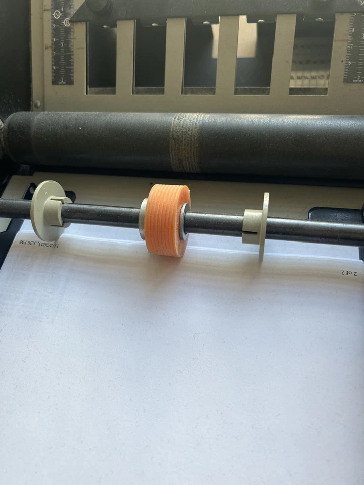 Carpeta de papel automática Martin Yale modelo 1501 CV-7. 7.500 hojas por hora, 8,5 x 11  Foto 1 de 4