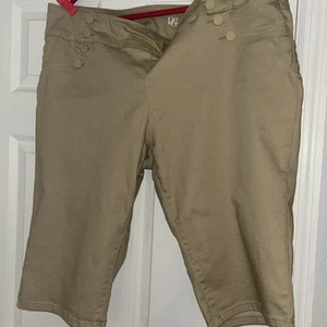 DG2 Diane Gilman Womens Capri Jeans 2XL Khaki Tan With Button Detail Pockets - Picture 1 of 4