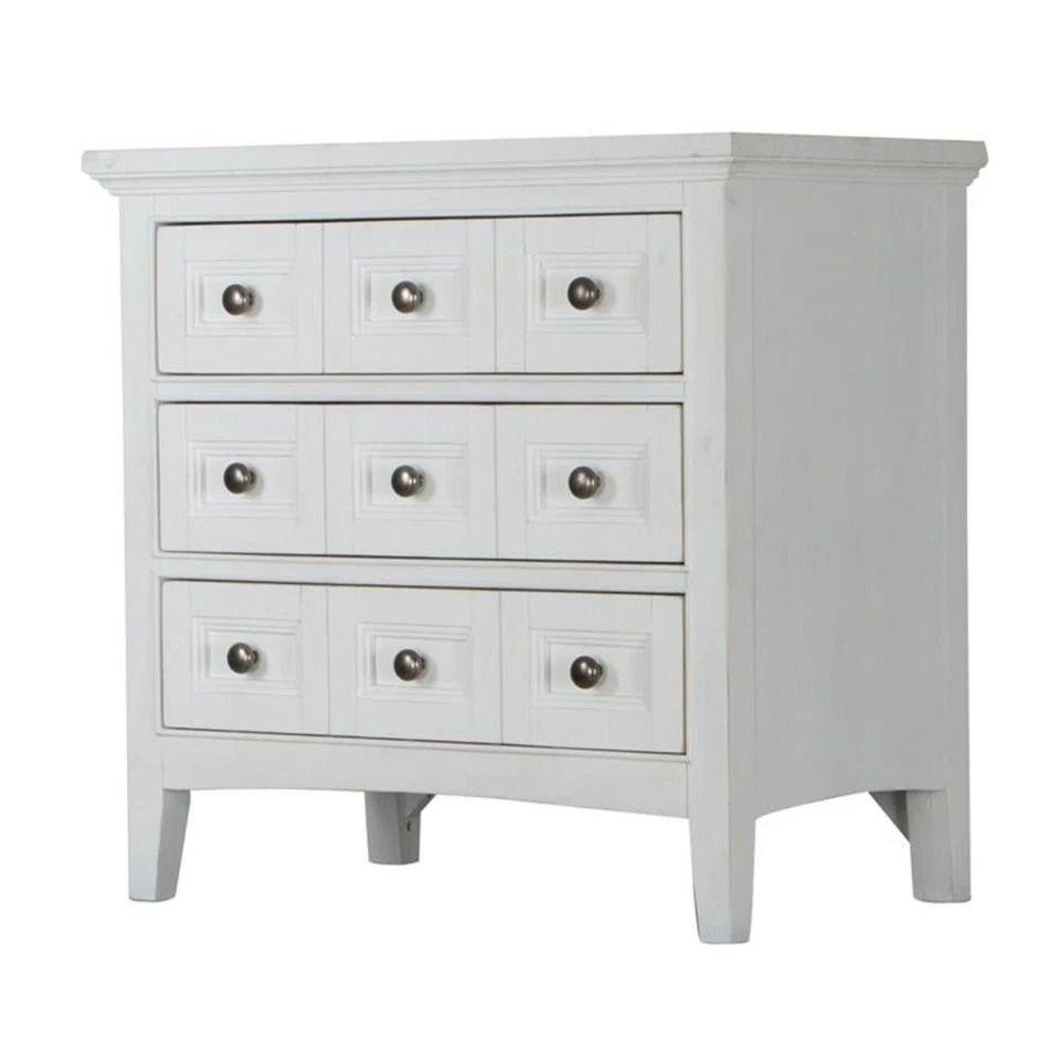 Mesita de noche Magnussen Heron Cove relajada tradicional blanca suave 3 cajones Foto 1 de 3