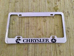 MARCO DE PLACA DE LICENCIA de metal con logotipo de Chrysler Pentastar de colección - Imagen 1 de 1