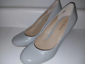 Kelly & Katie Isabel Round Toe Pumps Beige Lack Größe 8 1/2 Neu ohne Karton - Bild 1 von 4