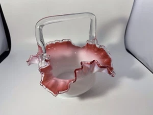 Beautiful antique 19th century pink and white opaline glass basket, Grammycore - Picture 1 of 14