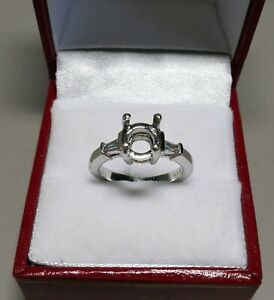 18K WHITE GOLD SEMI MOUNT ENGAGEMENT RING WITH 2 SIDE TAPERED BAGUETTE DIAMONDS