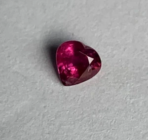 Andy's Gem Garage Sale - 5mm Ruby Heart .73ct - Natural COLOR LOVELY! - Picture 1 of 6
