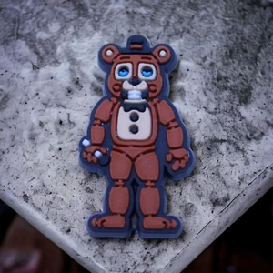FNAF Five Nights at Freddy's Freddy Fazbear Schuh Charm - Bild 1 von 2