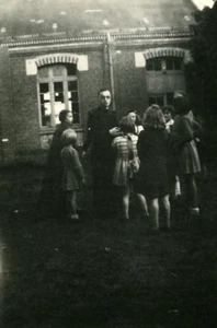 France Fives Lille Catholic Group Ames Vaillantes Origny en Thierache Photo 1946 - Foto 1 di 3