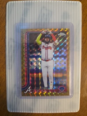 2025 Topps Chrome - Marcell Ozuna #250 refractor geométrico dorado/50 Foto 1 de 2