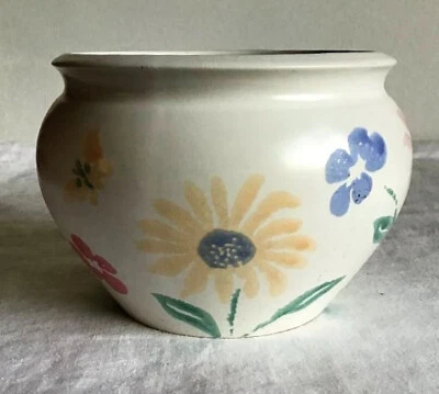 Park Rose Bridlington Floral Vase. - Image 1 of 4