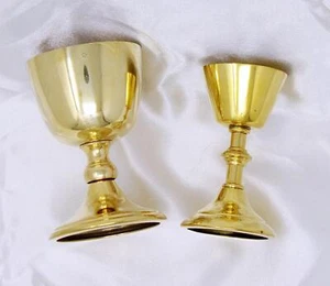 Juego de dos tazas de cáliz de latón en miniatura para conjuntos de misa personales regalos de sacerdotes - Imagen 1 de 5