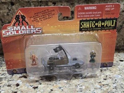 Small Soldiers Skate -a-pvlt con peligro de astillas y juguete de arquero NUEVO  Foto 1 de 4