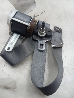 Toyota Tacoma TRD 2014 deportivo cabina extendida lado del conductor conjunto de cinturón de seguridad trasero  Foto 1 de 4