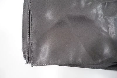 PAÑUELO GRIS SATÉN SENSACIÓN BRILLANTE POLI BOLSILLO CUADRADO PARA HOMBRE  Foto 1 de 4