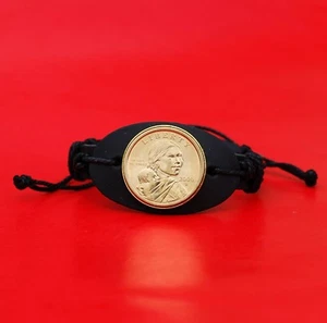 Pulsera de cuero genuino con moneda de dólar Sacagawea 2000 - Imagen 1 de 5