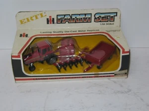 1/64 INTERNATIONAL 5088 4 PIECE FARM SET SILVER RIMS NIB 1980 vintage - Picture 1 of 3