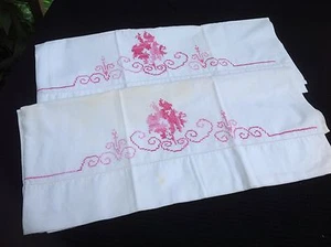PAIR OF VINTAGE WHITE PILLOWCASES WITH PINK DESIGN HAND EMBROIDERY CROSS STITCH - Picture 1 of 3