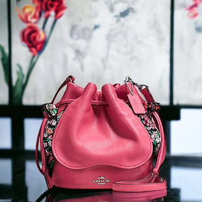 NUEVO CON ETIQUETAS_BOLSO CUBO COACH PÉTALO con cordón _cuero guijarro_f57543_plata/fresa Foto 1 de 4