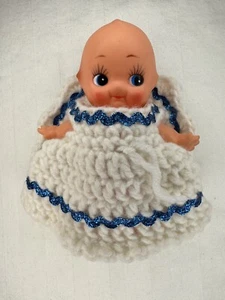 "Vestido de ganchillo vintage para muñeca Kewpie con alas aprox. 6"" hecho en Corea" - Imagen 1 de 10