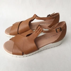 Django & Juliette Sandals Size 39 AU8 Mikeys DK Tan Brown Leather Wedges - Picture 1 of 10