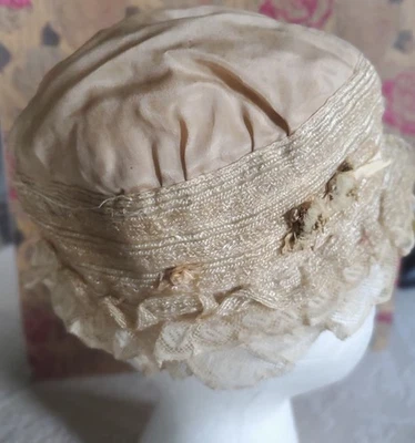 Gorro antiguo de seda y encaje de lujo para niñas Foto 1 de 4