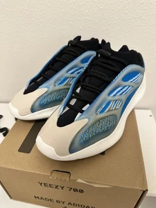 Yeezy Boost 700 V3 Arzareth 2020 Size 10.5 - Picture 1 of 5