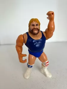 FIGURA DE ACCIÓN DE LUCHA LIBRE WWE HACKSAW JIM DUGGAN HASBRO WWF SERIE 9 AMERICANA - Imagen 1 de 5