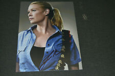 LAURIE HOLDEN signed Autogramm 20x25 cm In Person WALKING DEAD Andrea